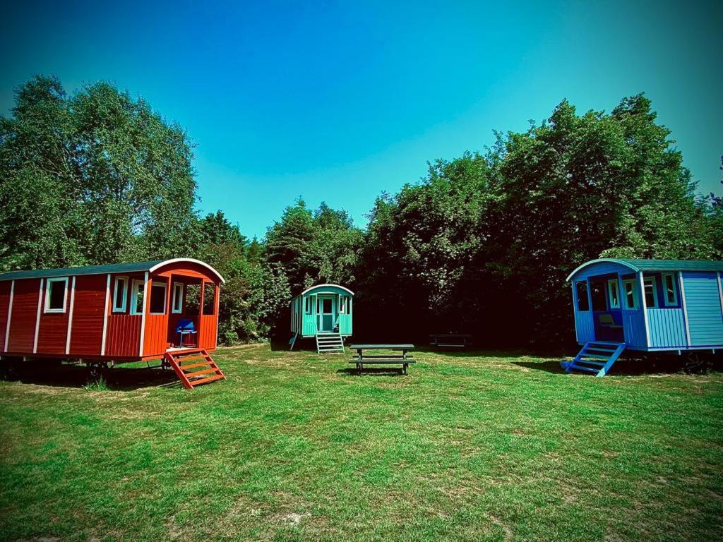 Pipowagens Bij Pannenkoekenrestaurant & Camping De Koppenjan 'Een Uniek Verblijf Met Kinderspeelboerderij' Jubbega-Schurega المظهر الخارجي الصورة