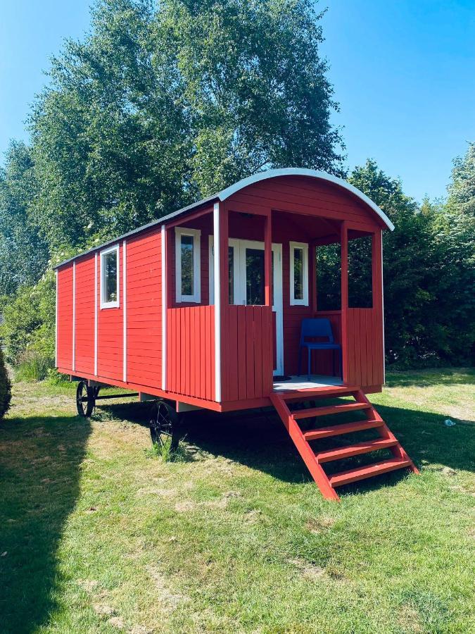 Pipowagens Bij Pannenkoekenrestaurant & Camping De Koppenjan 'Een Uniek Verblijf Met Kinderspeelboerderij' Jubbega-Schurega المظهر الخارجي الصورة